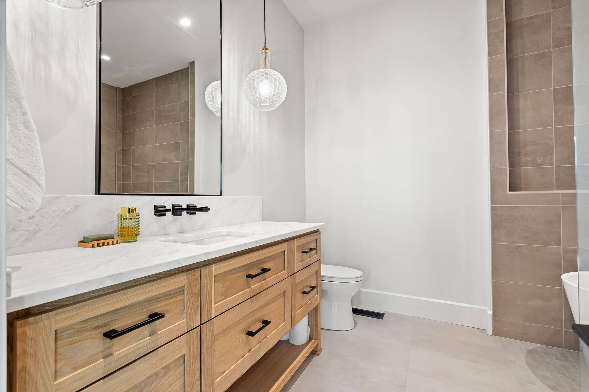 207 Main Channel Drive, Kimberling City, MO 65686 207-Main-Channel-Dr-Elegant-Bath