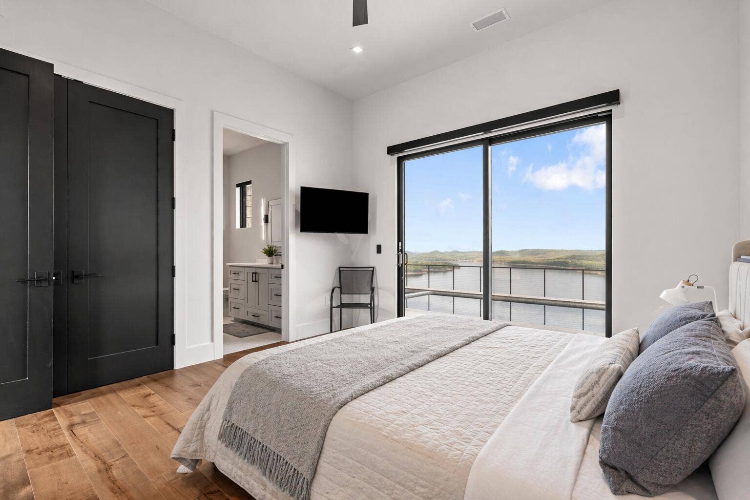 207 Main Channel Drive, Kimberling City, MO 65686 207-Main-Channel-Dr-Cozy-Bedroom