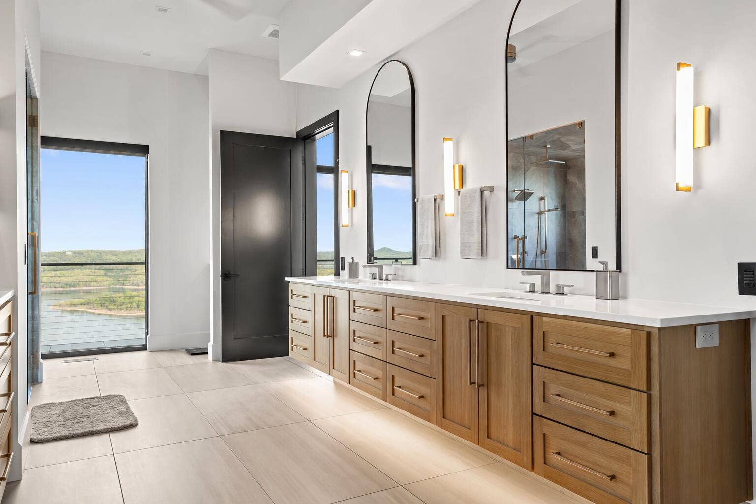 207 Main Channel Drive, Kimberling City, MO 65686 207-Main-Channel-Dr-Luxury-Ensuite