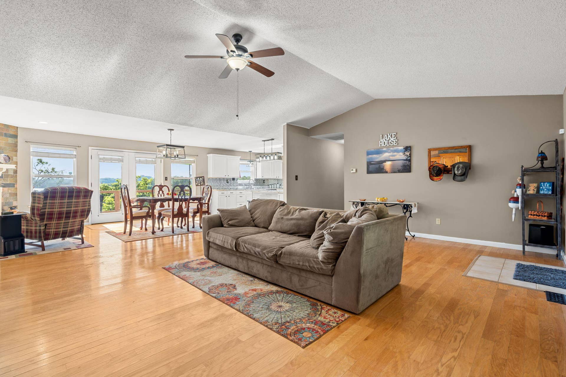 252-Sleepy-Hollow-Relaxed-Lake-Living