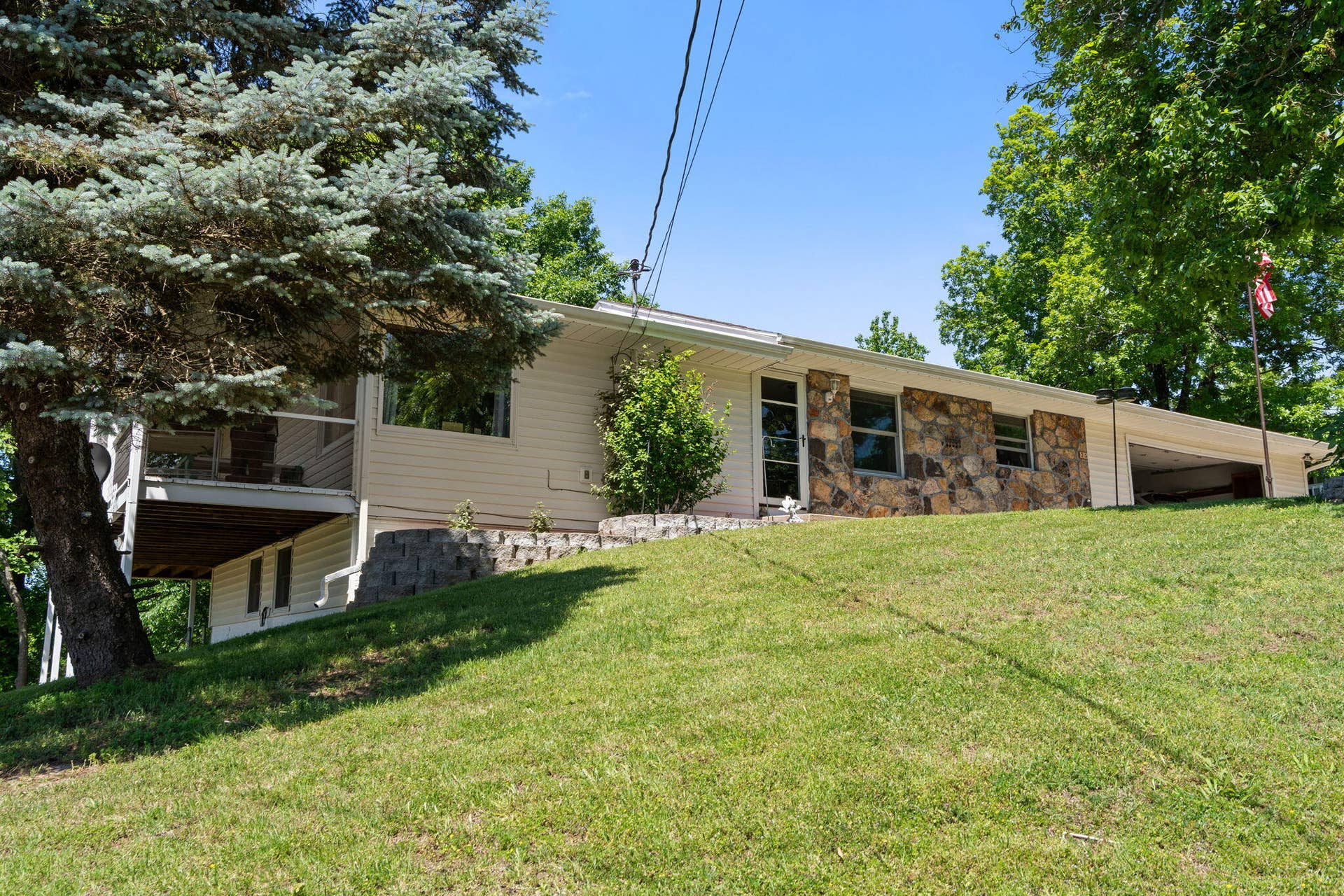 35 Trail Ridge Drive, Kimberling City, MO 65686 35-Trail-Ridge-Dr-Nature-Landscaping