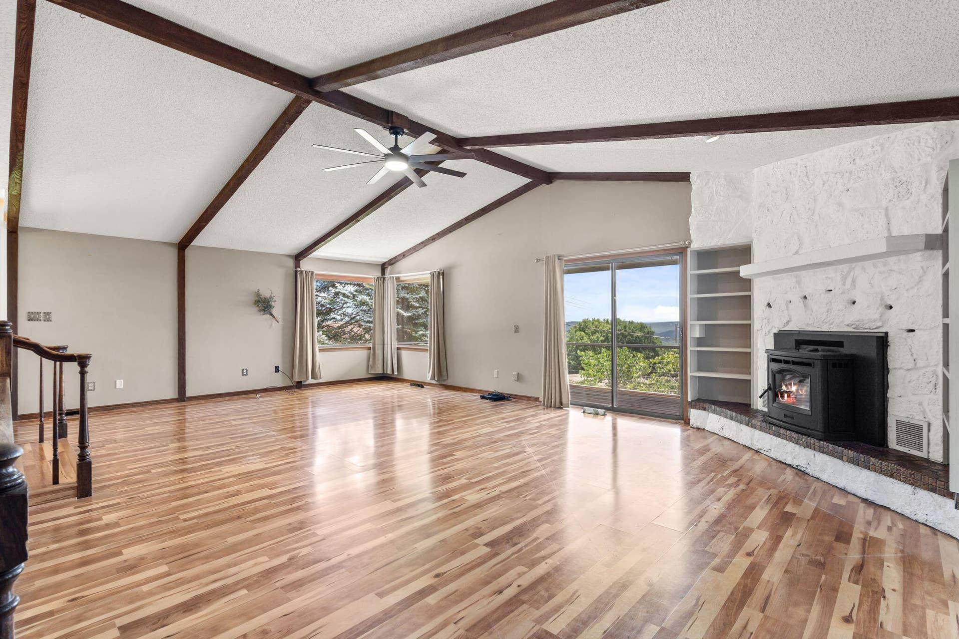35 Trail Ridge Drive, Kimberling City, MO 65686 35-Trail-Ridge-Dr-Water-Views-Fireplace