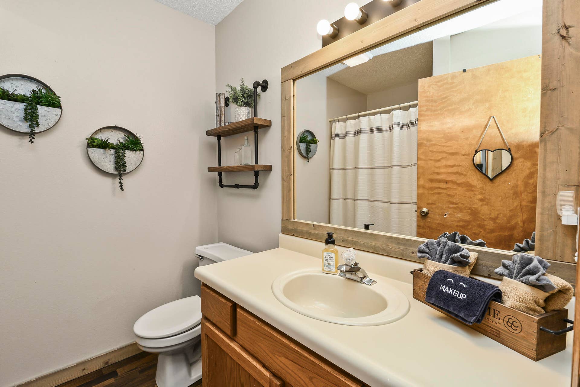 437 Notch Lane Building 16 Unit 9, Branson West, MO 65737 Bathroom 2
