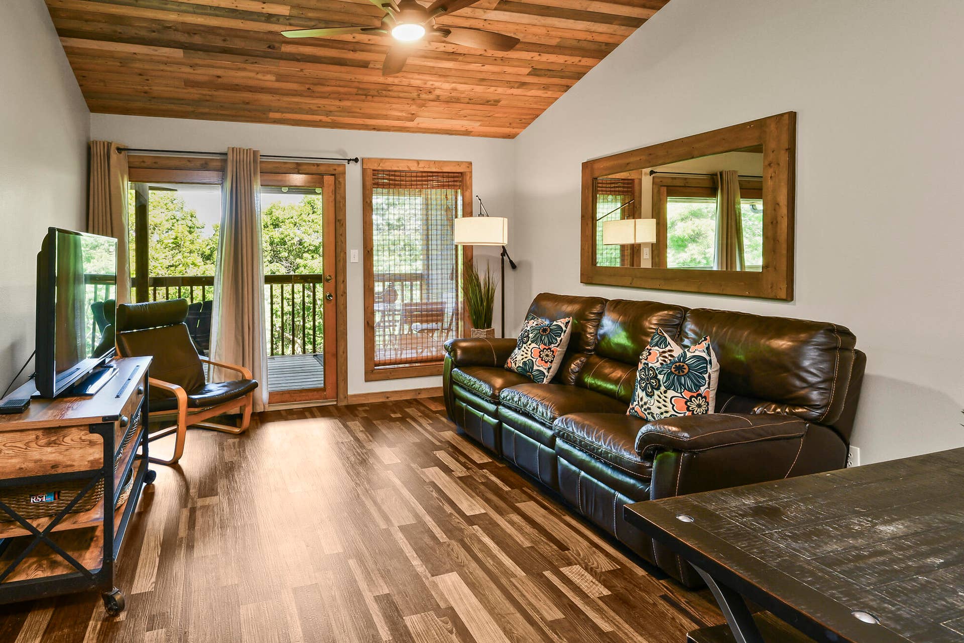 437 Notch Lane Building 16 Unit 9, Branson West, MO 65737 Look at Those Ceilings!