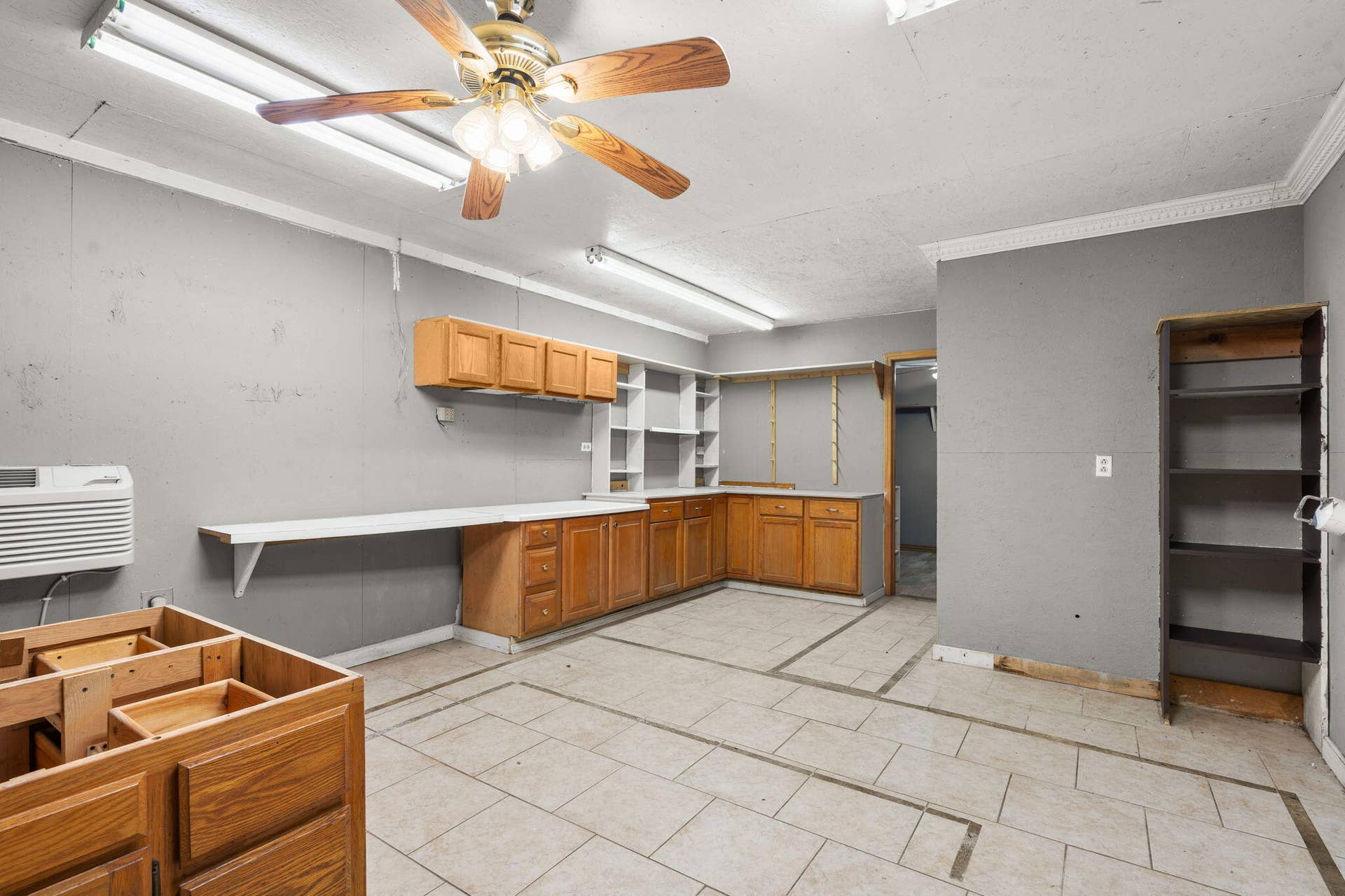 121 Forest Lane, Kimberling City, MO 65686 121-Forest-Ln-Kitchen-Entertaining