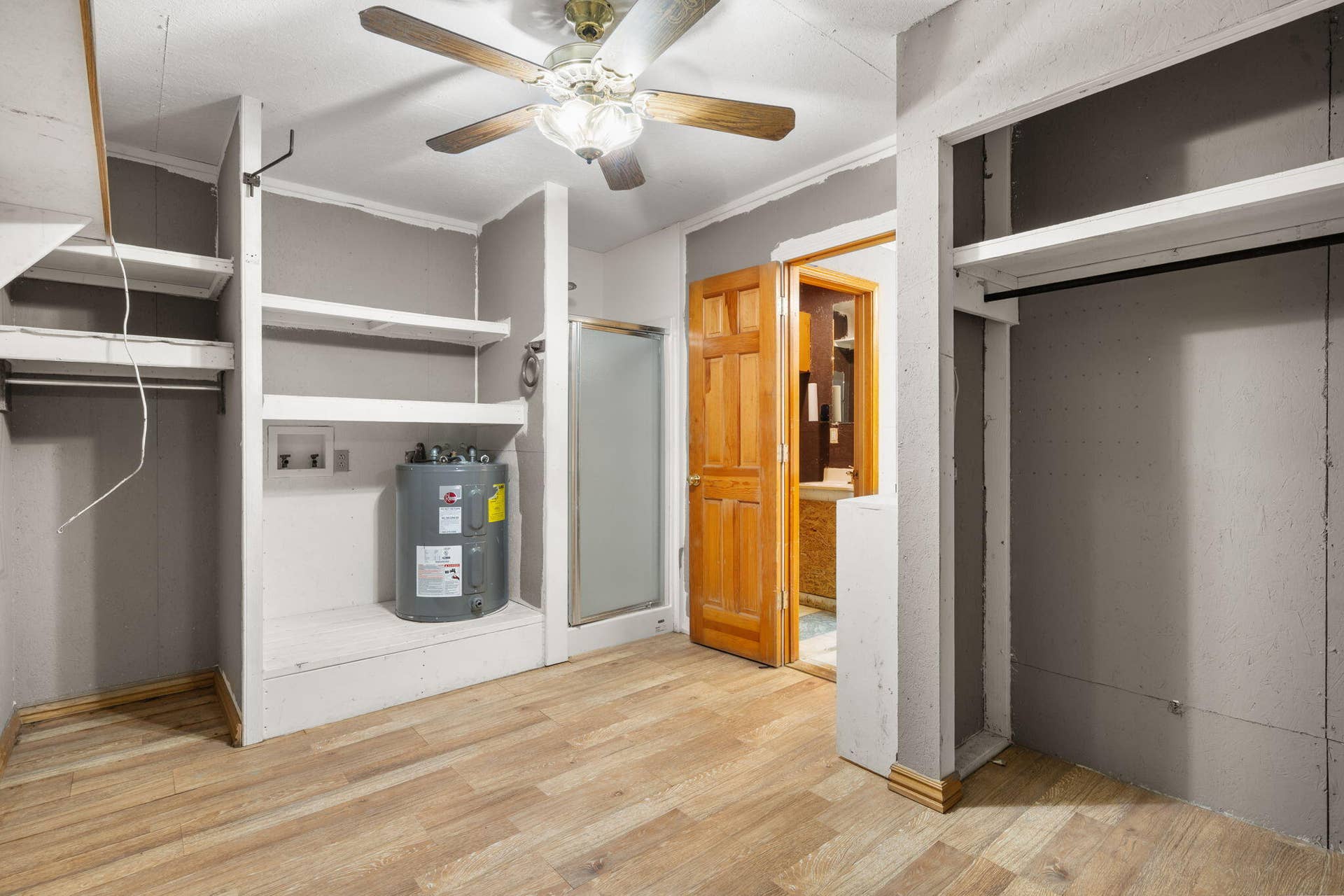 121 Forest Lane, Kimberling City, MO 65686 121-Forest-Ln-Relaxing-Bedroom