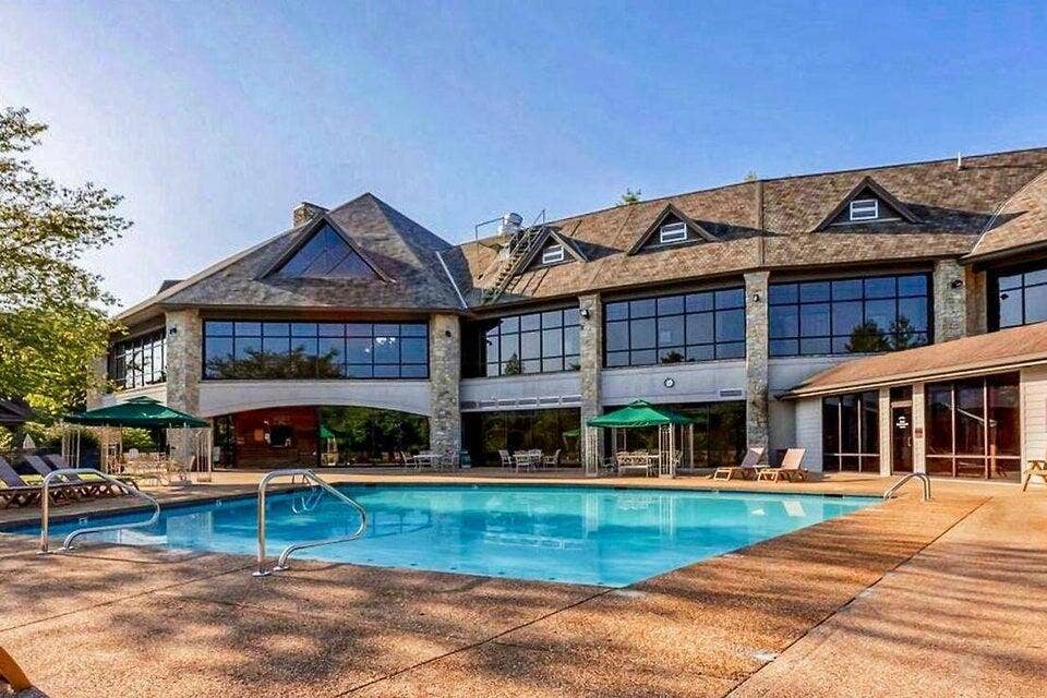 380 Beechwood Drive, Branson West, MO 65737 Stonebridge pool at clubhouse