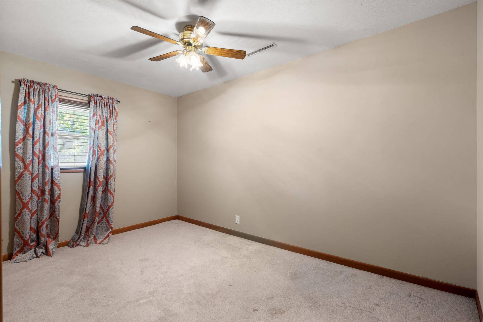 9 Bridgeview Drive, Kimberling City, MO 65686 .