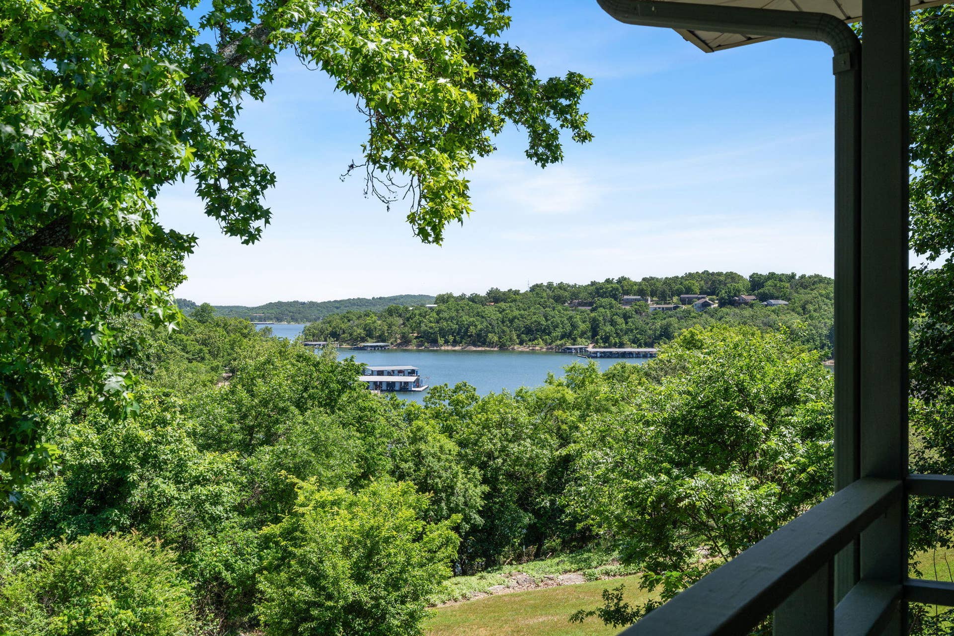 9 Bridgeview Drive, Kimberling City, MO 65686 .