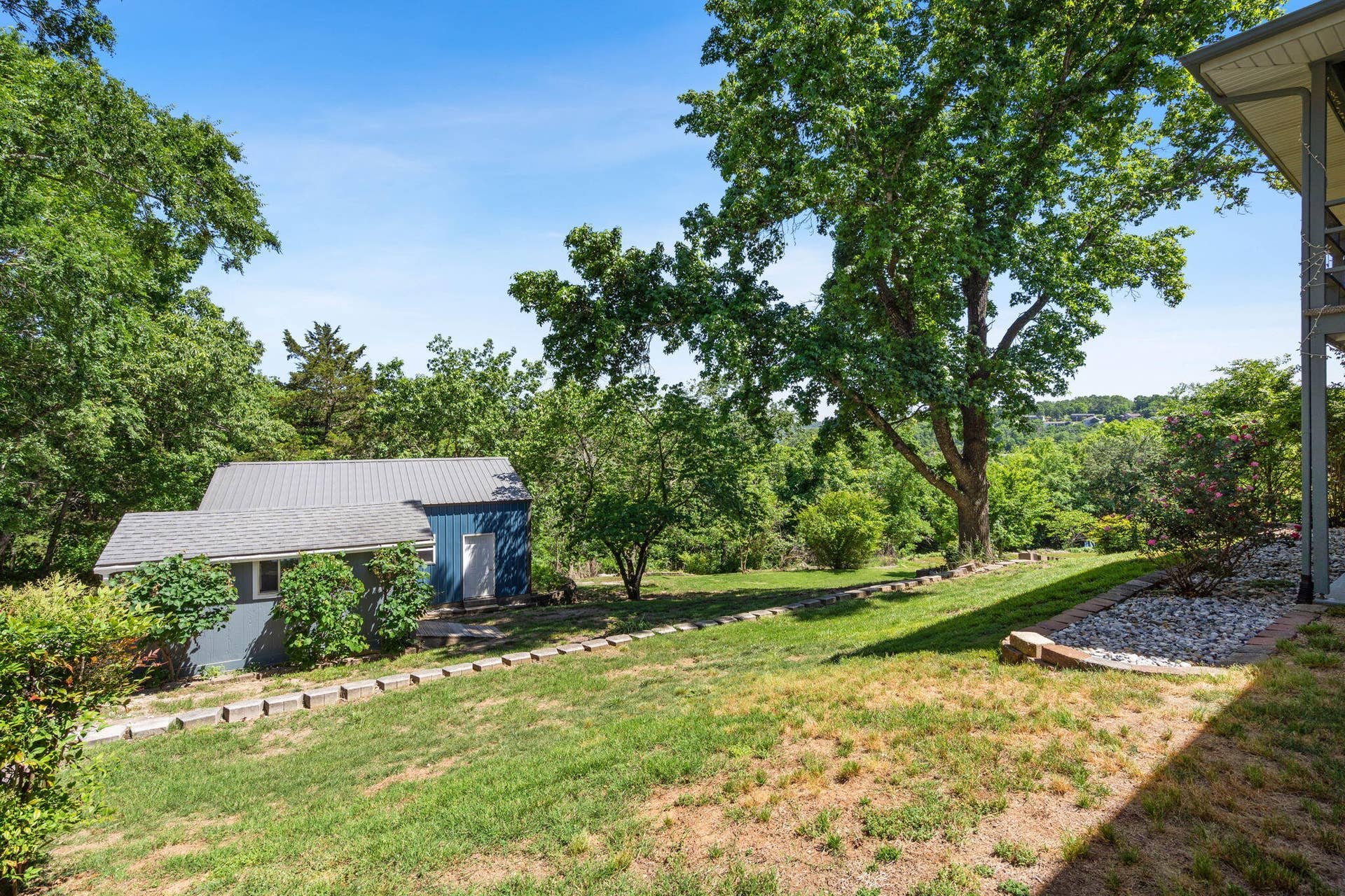 9 Bridgeview Drive, Kimberling City, MO 65686 .