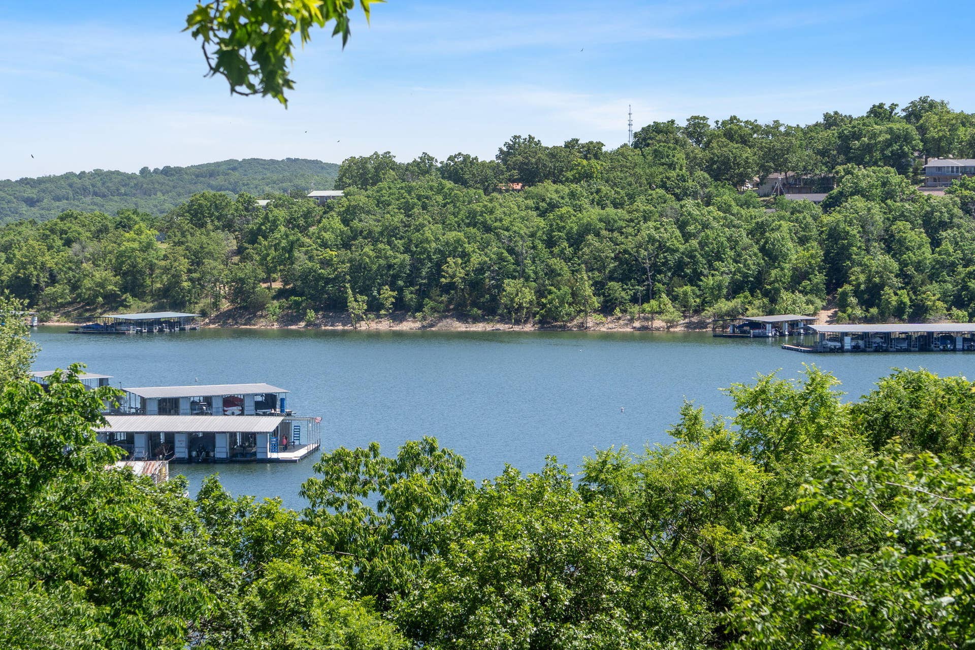 9 Bridgeview Drive, Kimberling City, MO 65686 .