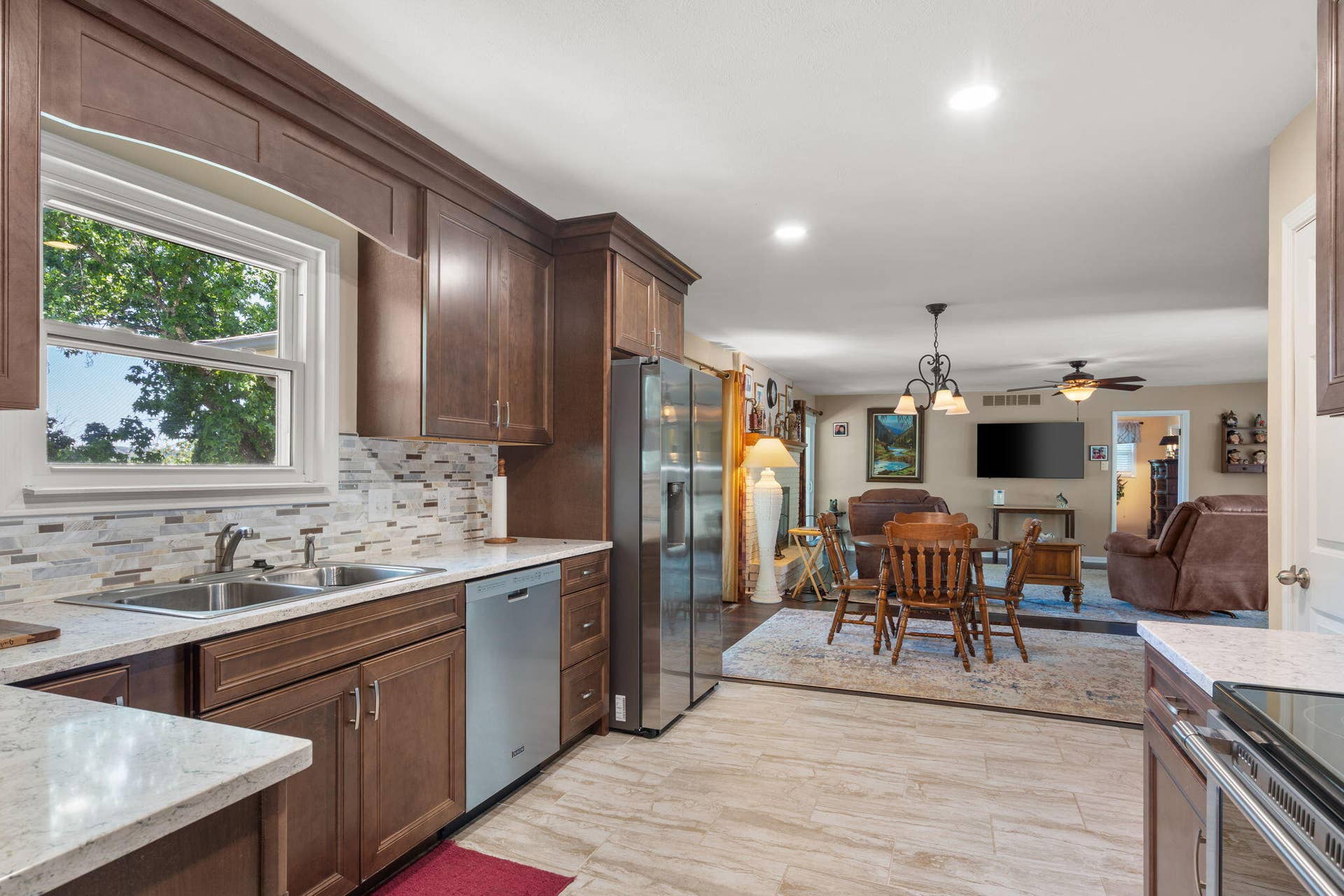 9 Bridgeview Drive, Kimberling City, MO 65686 .