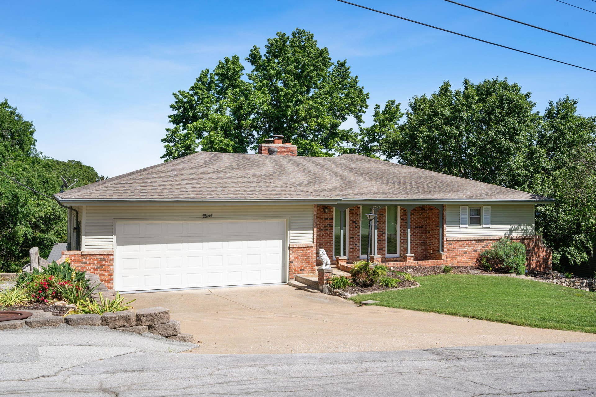 9 Bridgeview Drive, Kimberling City, MO 65686 .