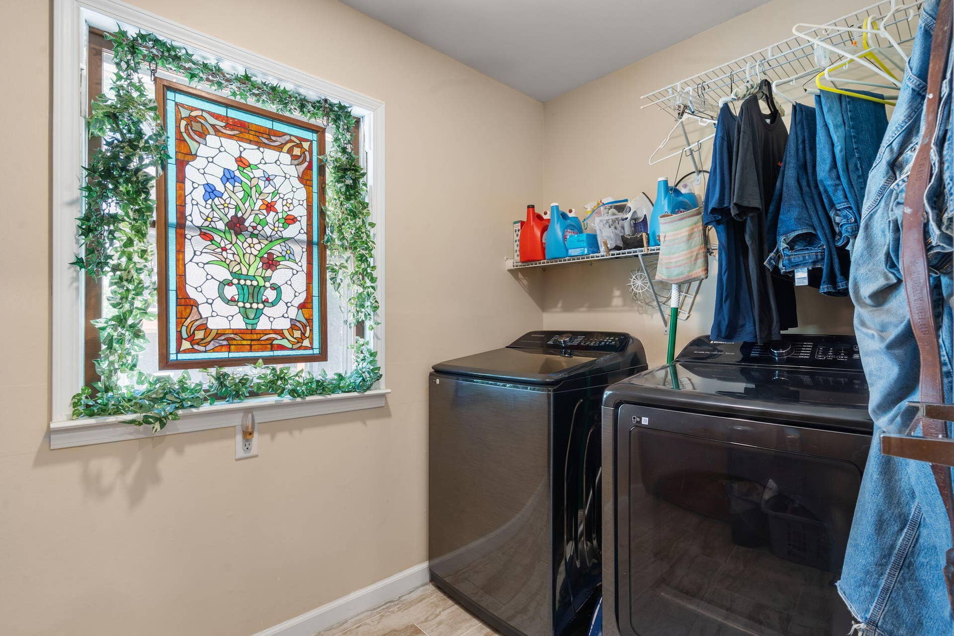 9 Bridgeview Drive, Kimberling City, MO 65686 .