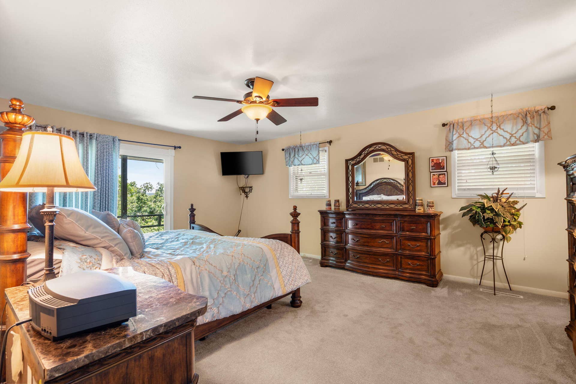 9 Bridgeview Drive, Kimberling City, MO 65686 .