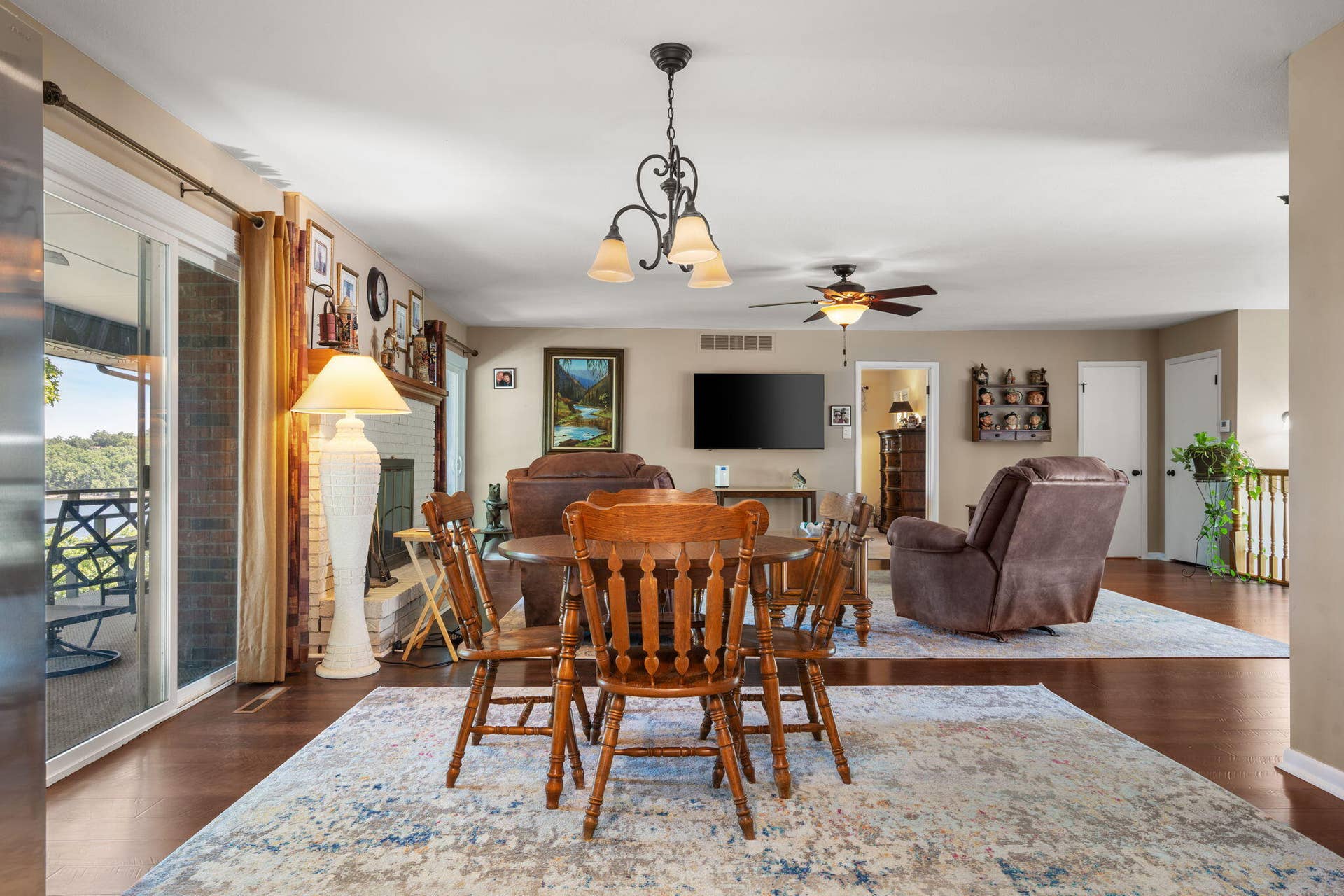 9 Bridgeview Drive, Kimberling City, MO 65686 .