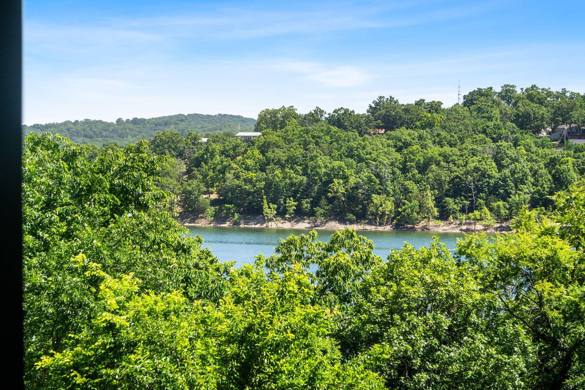 9 Bridgeview Drive, Kimberling City, MO 65686 .