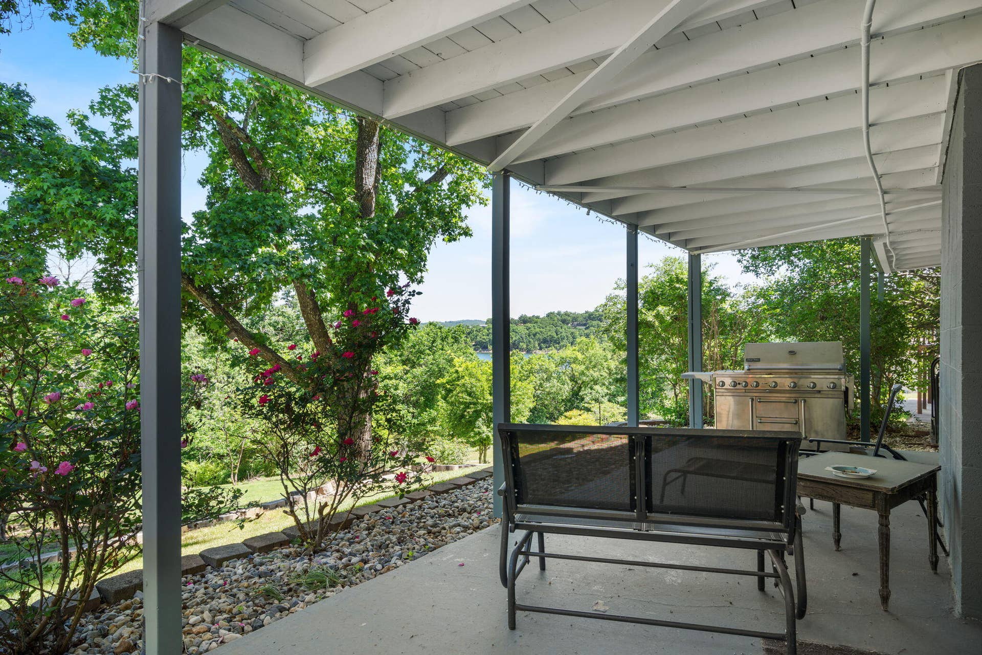 9 Bridgeview Drive, Kimberling City, MO 65686 .