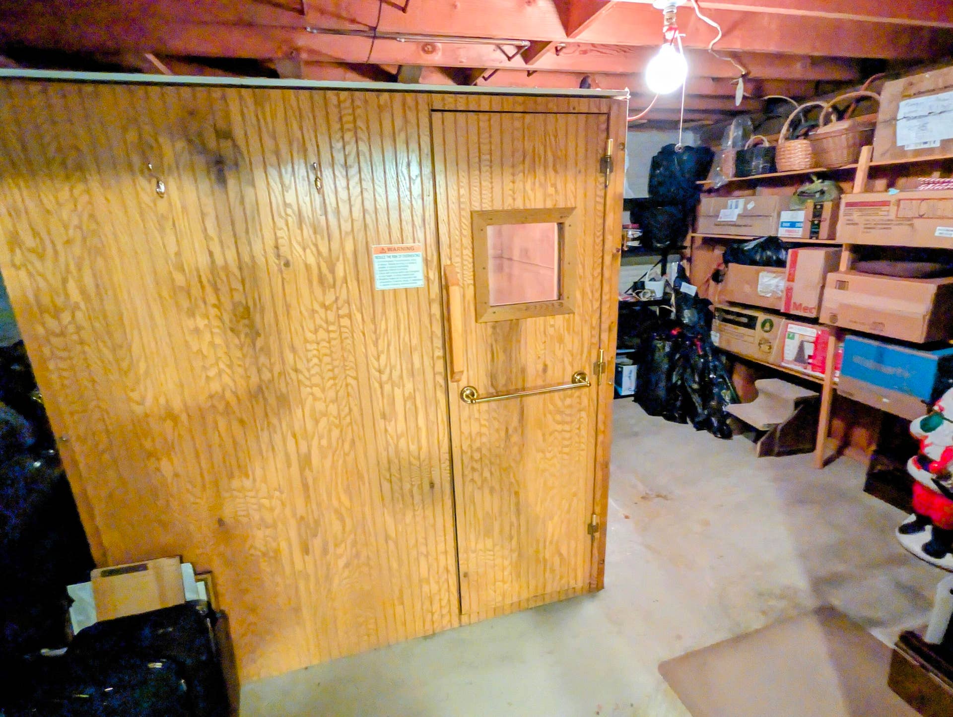 LL  Sauna and Storage