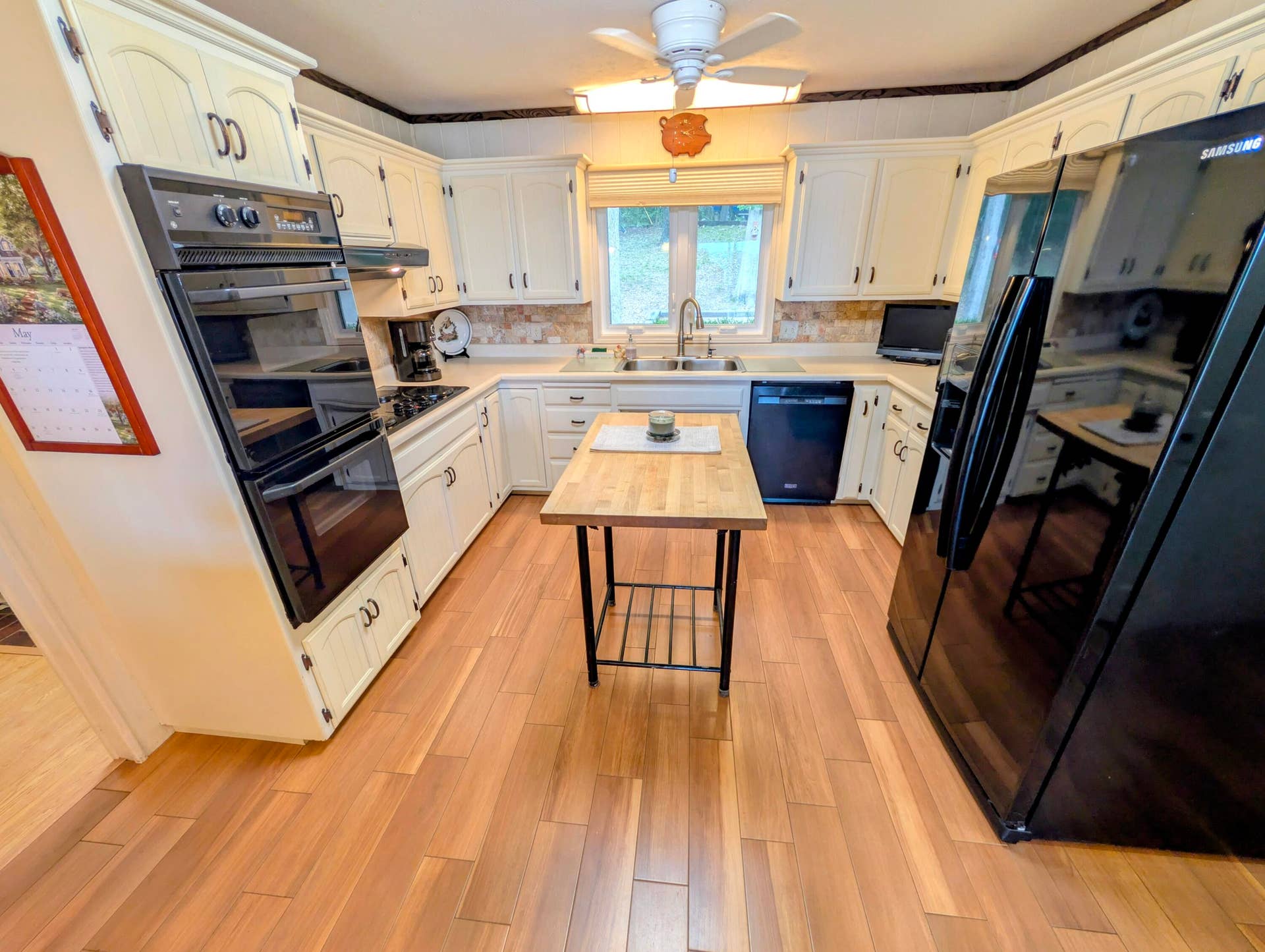 Kitchen with island
