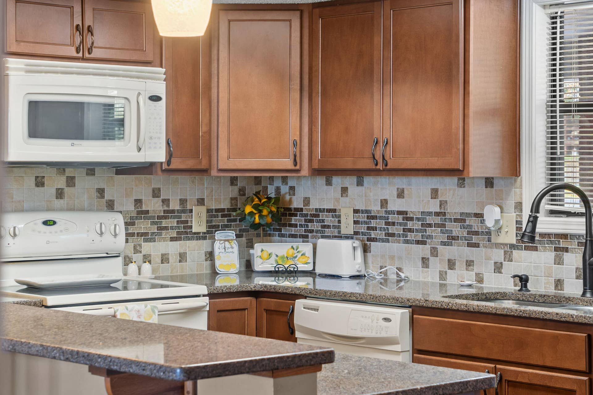 67-Port-Dr-Modern-Kitchen