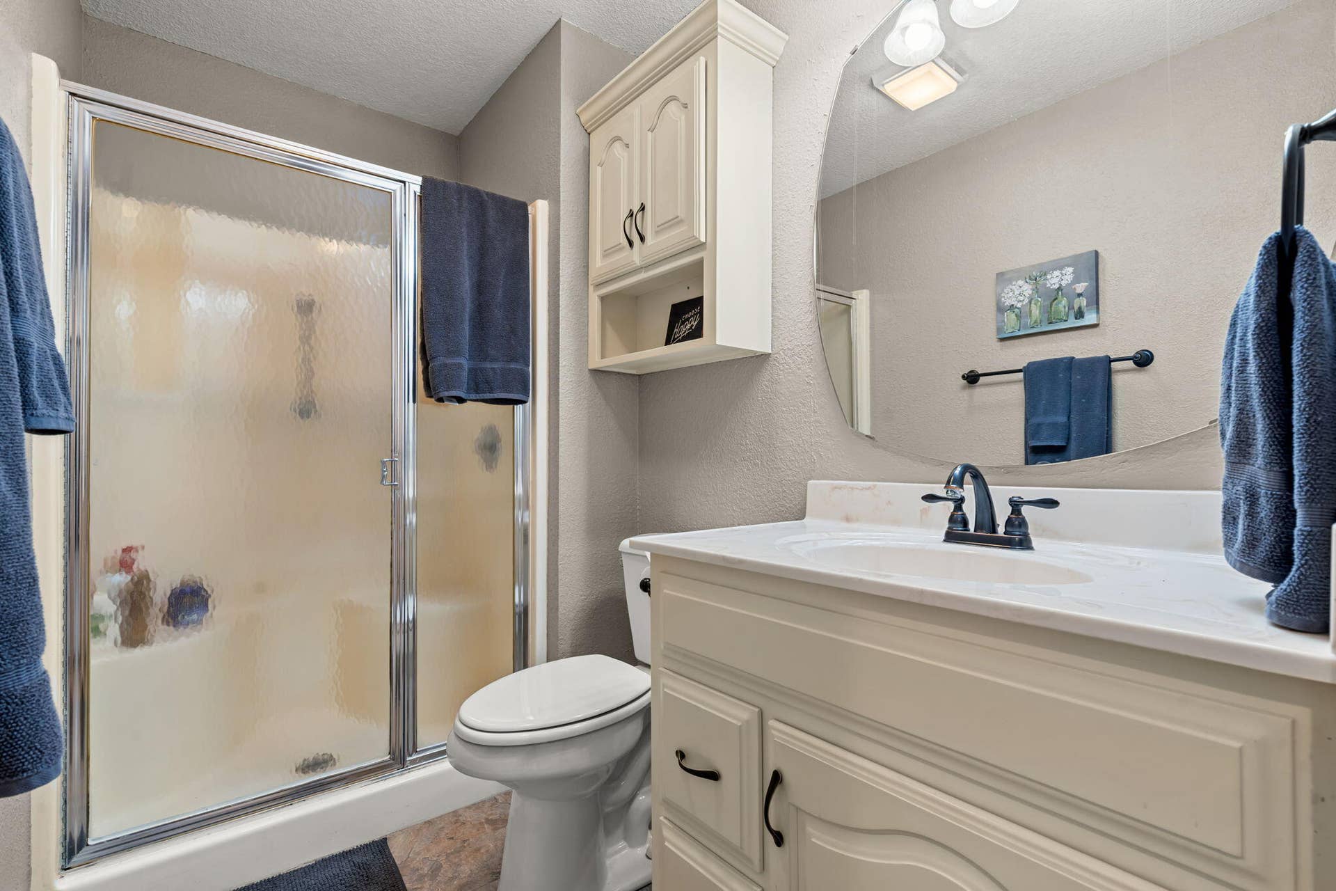 67-Port-Dr-Modern-Bath