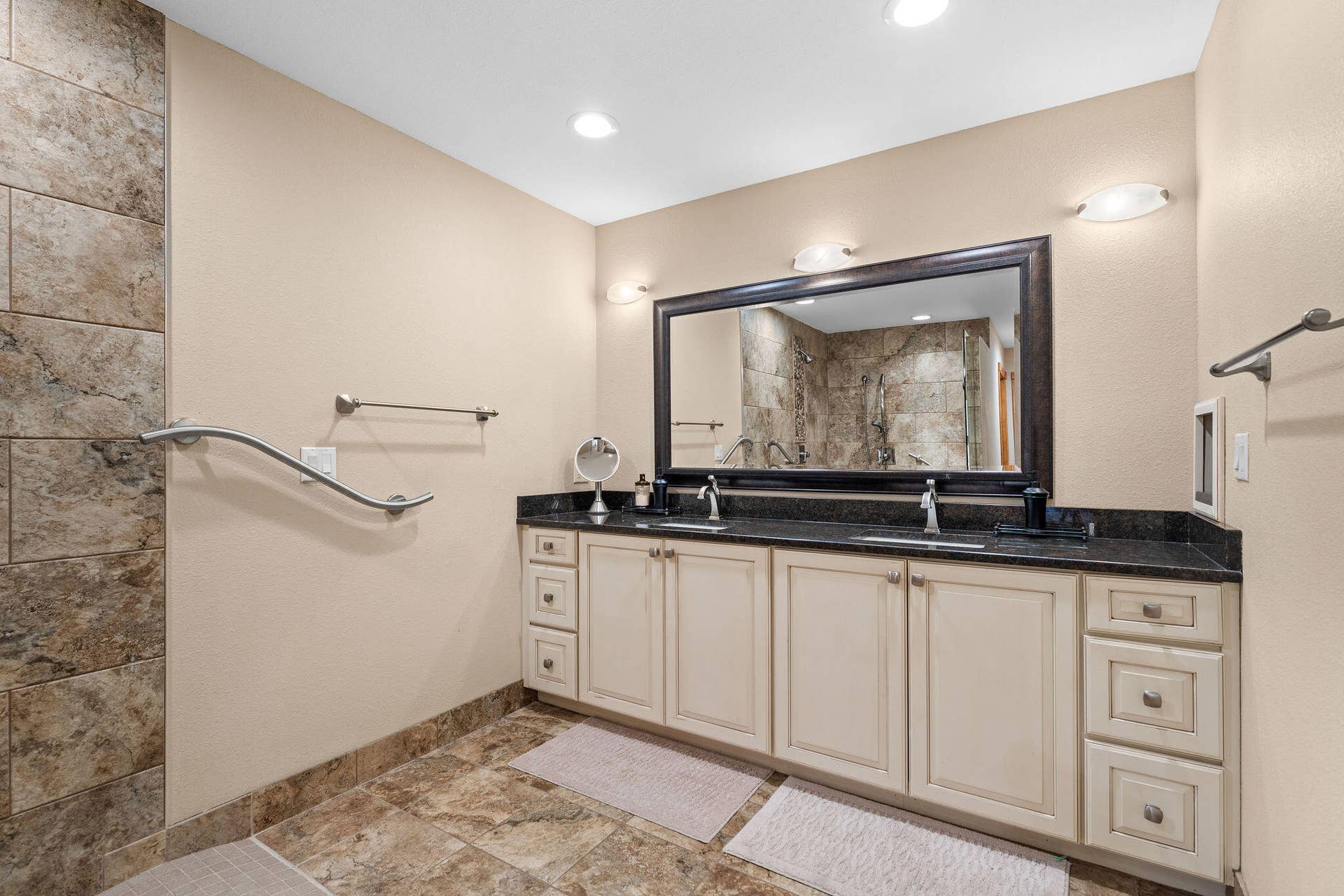 133 Dogwood Crest, Branson West, MO 65737 Primary En-Suite
