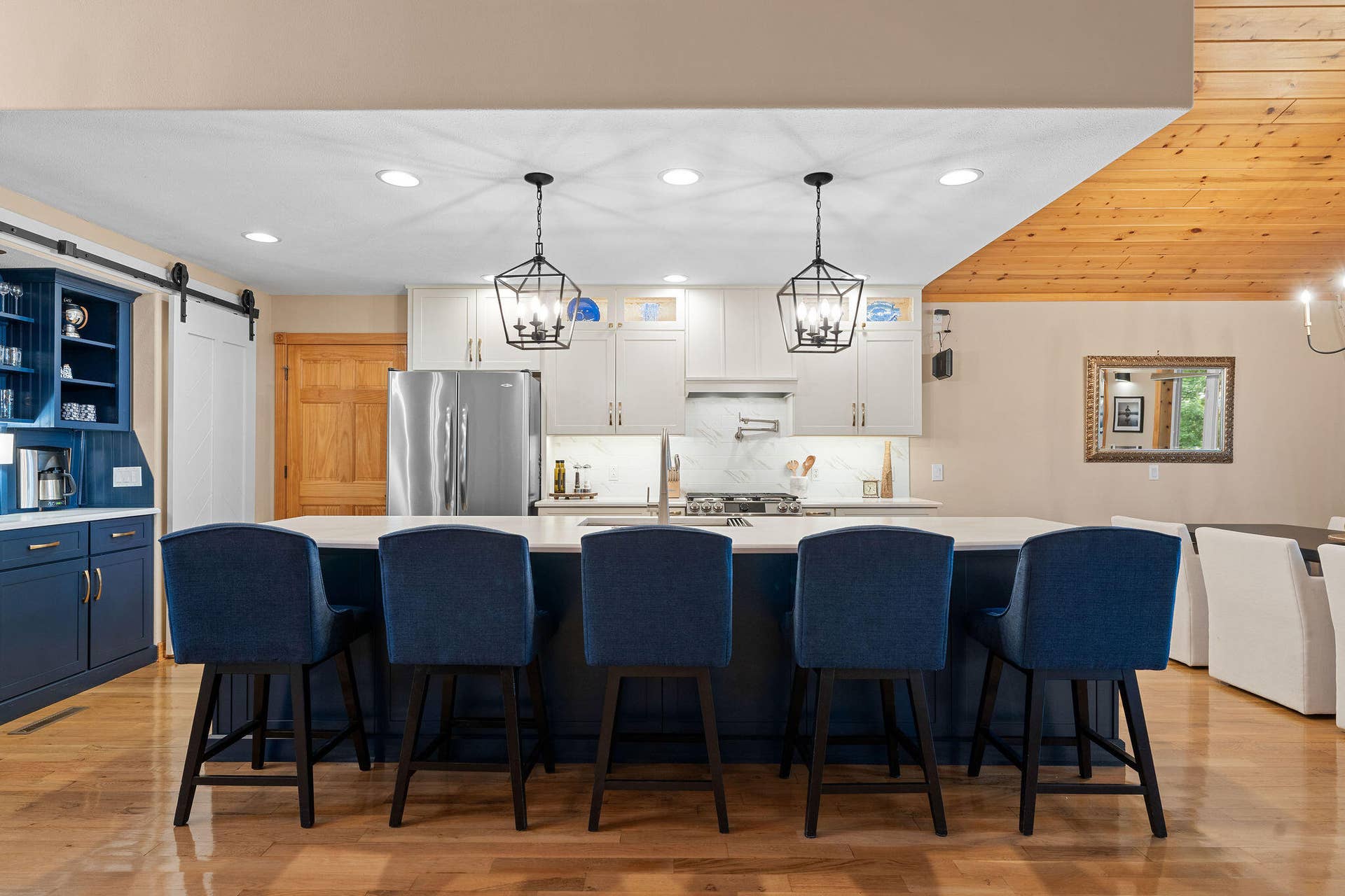 133 Dogwood Crest, Branson West, MO 65737 Stunning!