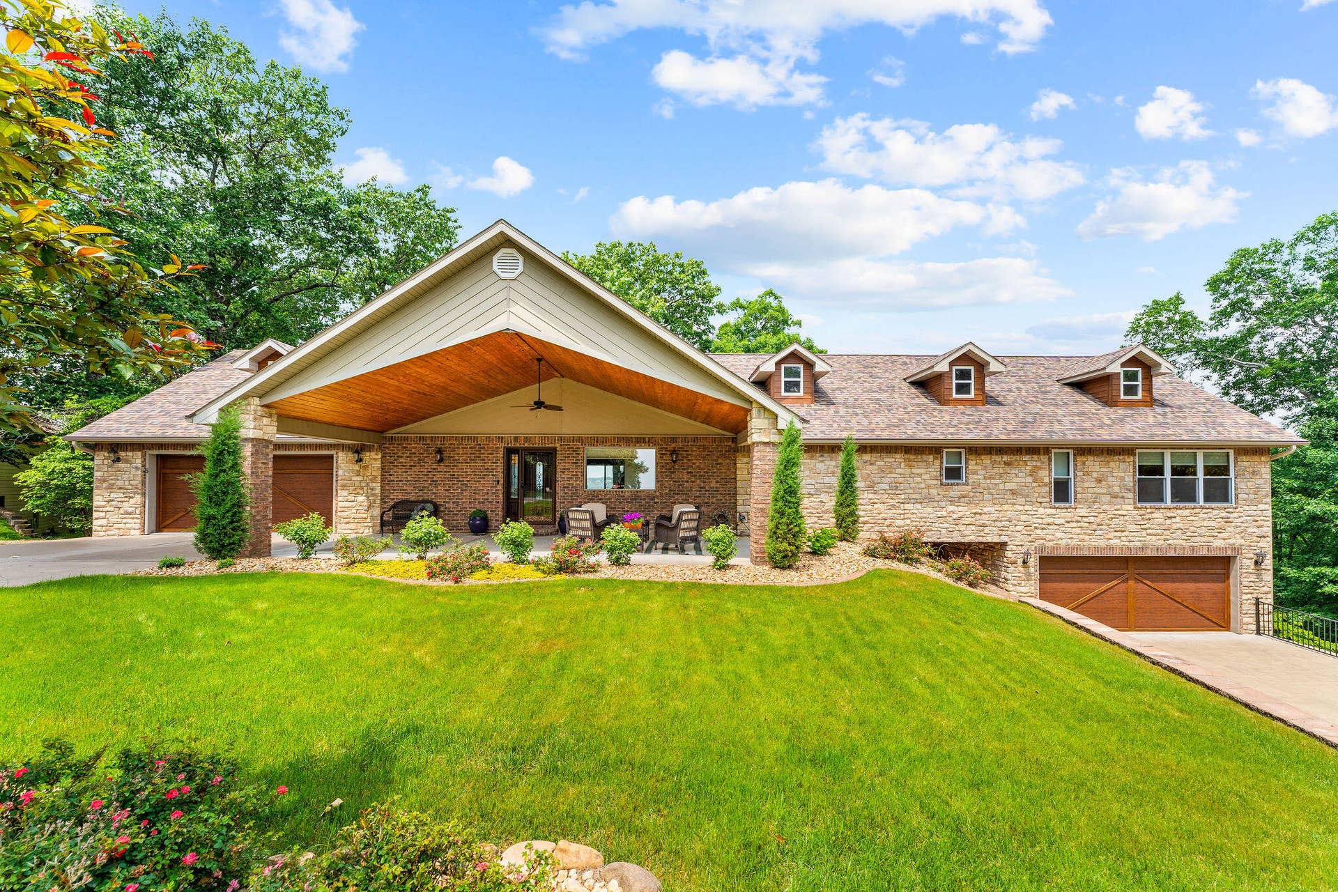 133 Dogwood Crest, Branson West, MO 65737 Come on in!