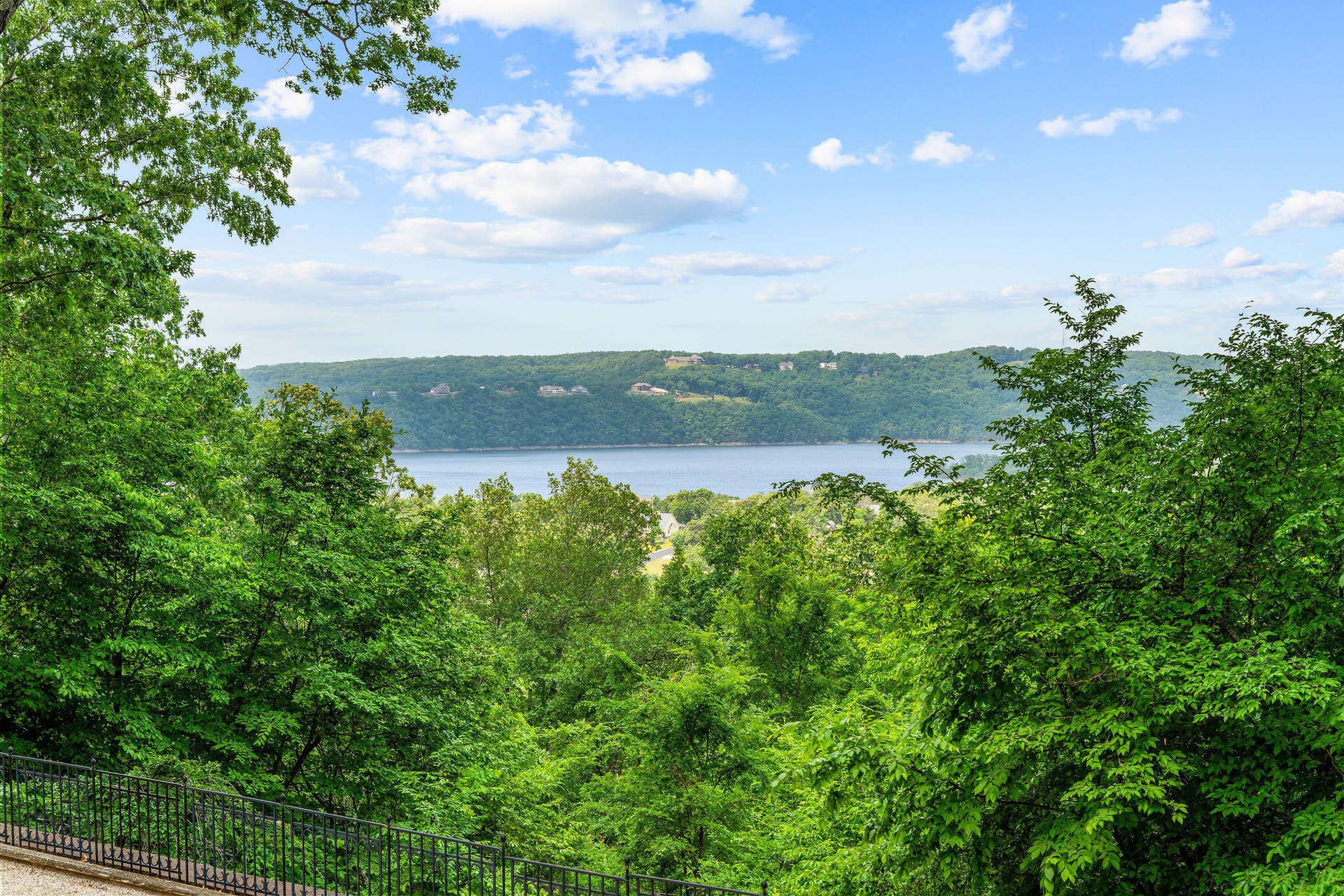 133 Dogwood Crest, Branson West, MO 65737 Table Rock Lake