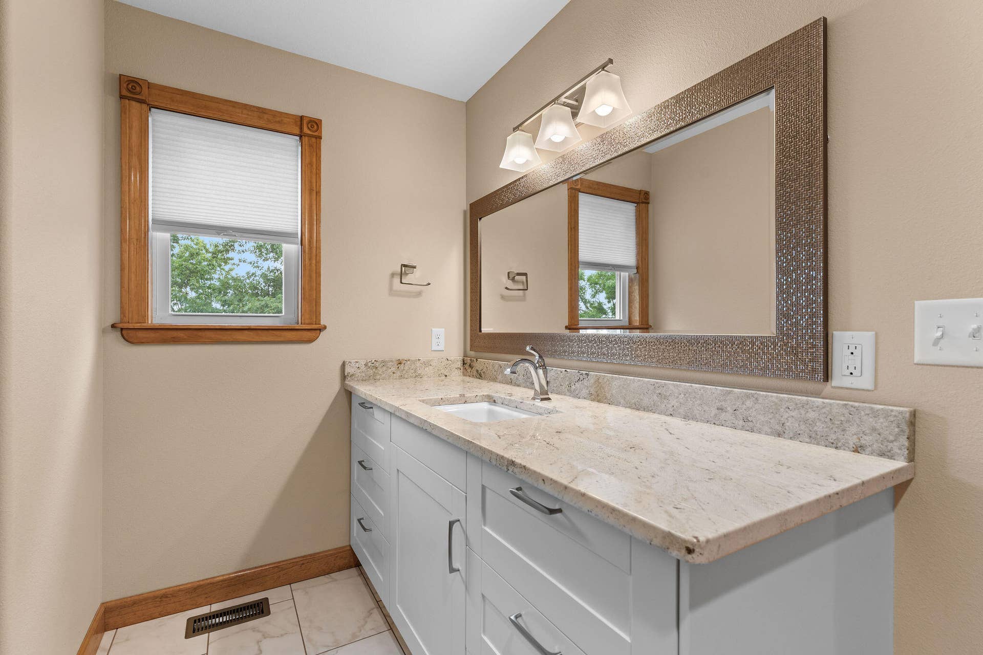133 Dogwood Crest, Branson West, MO 65737 Guest En-Suite