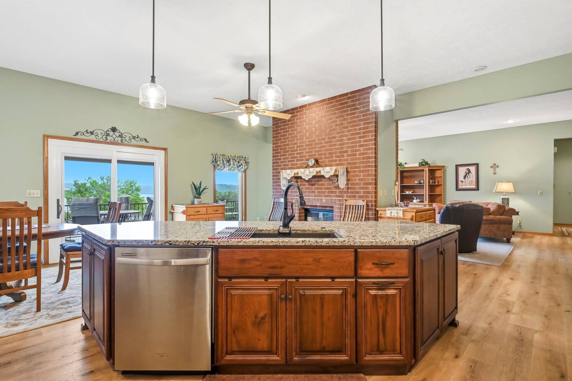 282 Grandview Hills Circle, Branson West, MO 65737 11-Grandview_Hills_Interiors_022