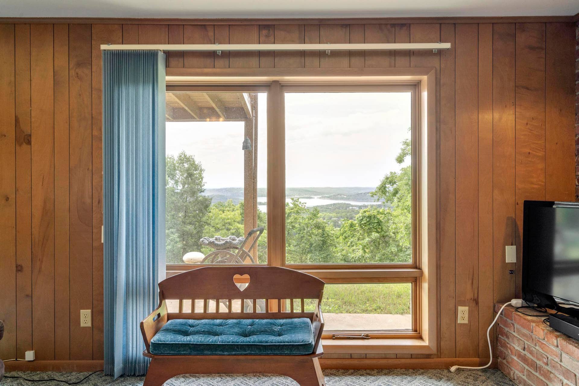 39-James-River-Rd-View-Filled-Living