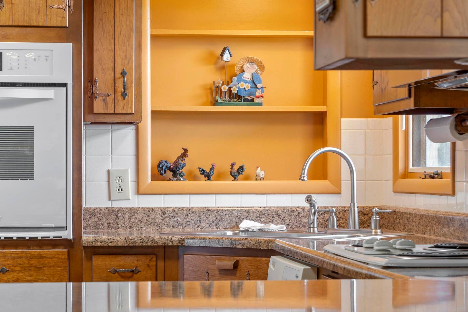 39-James-River-Rd-Modern-Kitchen