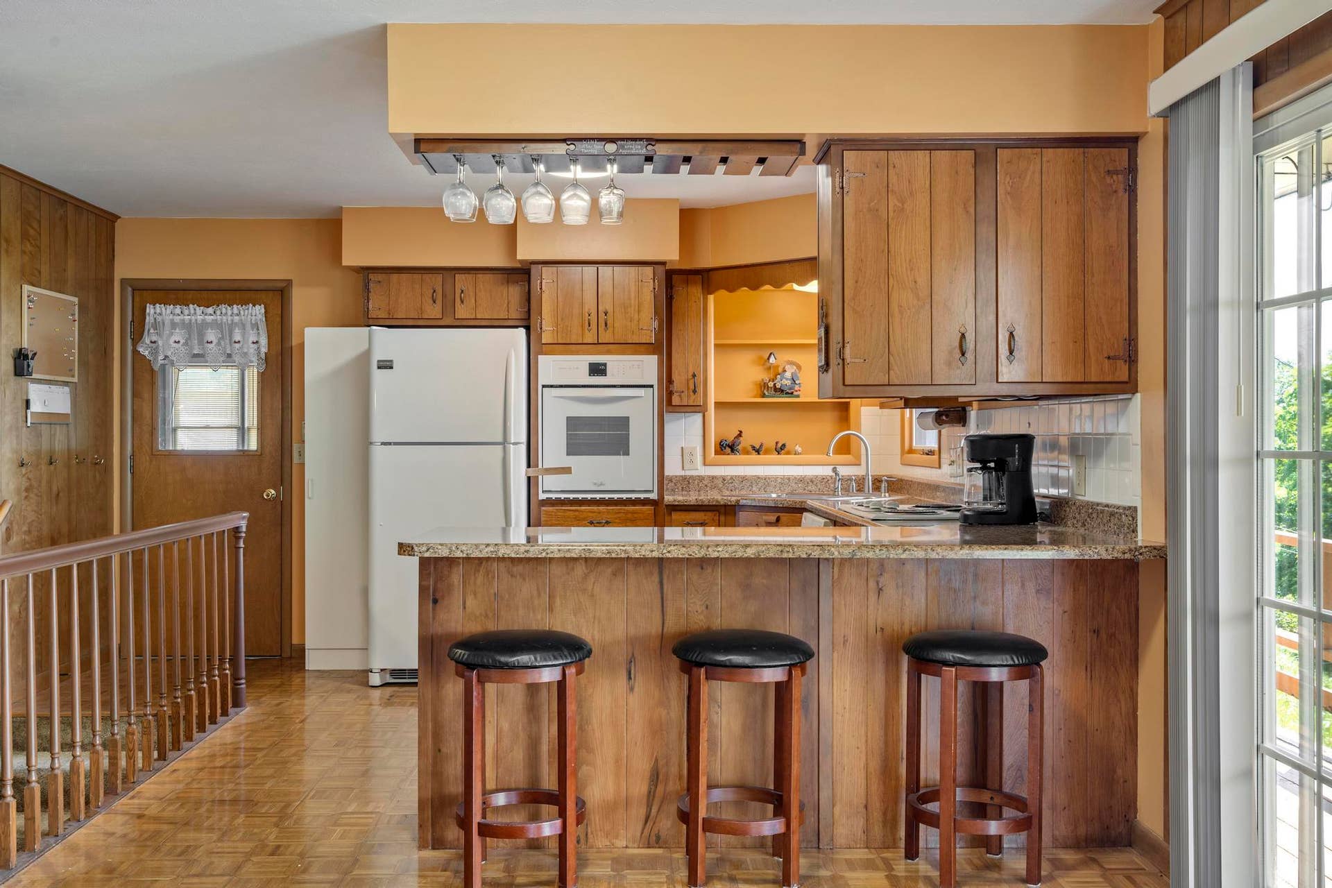 39-James-River-Rd-Entertainer-Kitchen