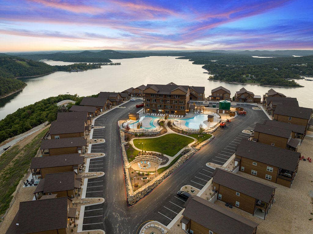 Fabulous Lake Living!