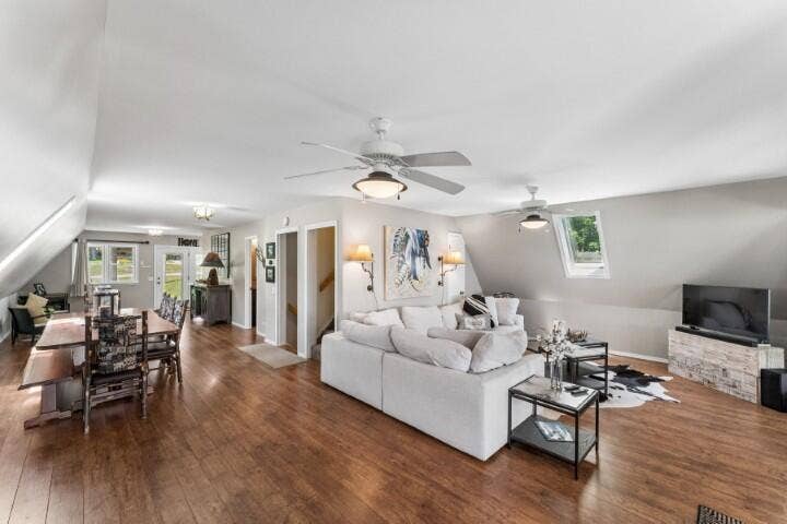 Living Room 4 (Small)