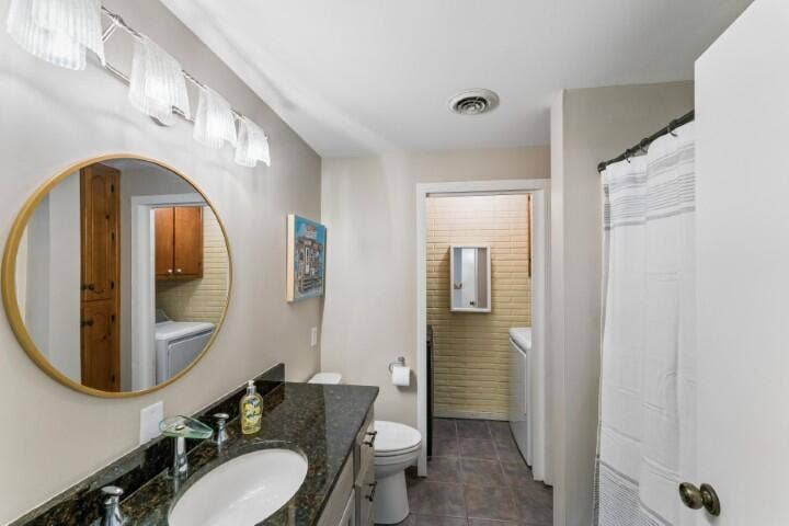 Bathroom 3 (Small)