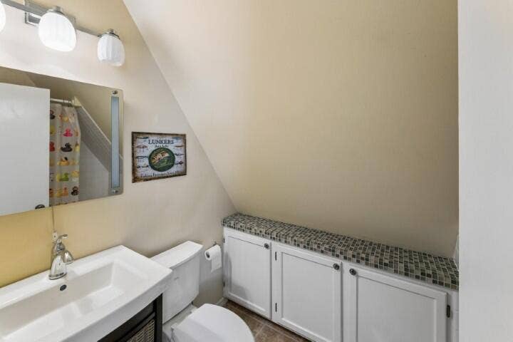 Bathroom 2 (Small)