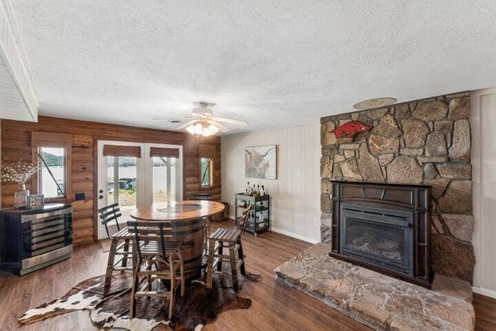 Family Room 2 (Small)
