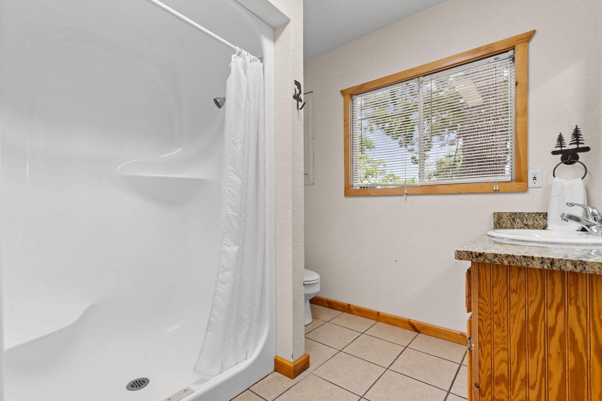 346 Terrace Crest Lane, #12, Reeds Spring, MO 65737 346-Terrace-Crest-Ln-Modern-Bath
