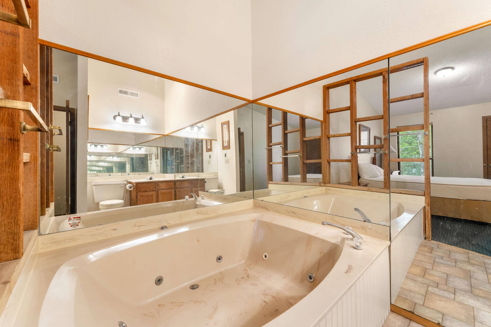 481 Ozark Mountain Resort Drive, #81, Kimberling City, MO 65686 Bathroom