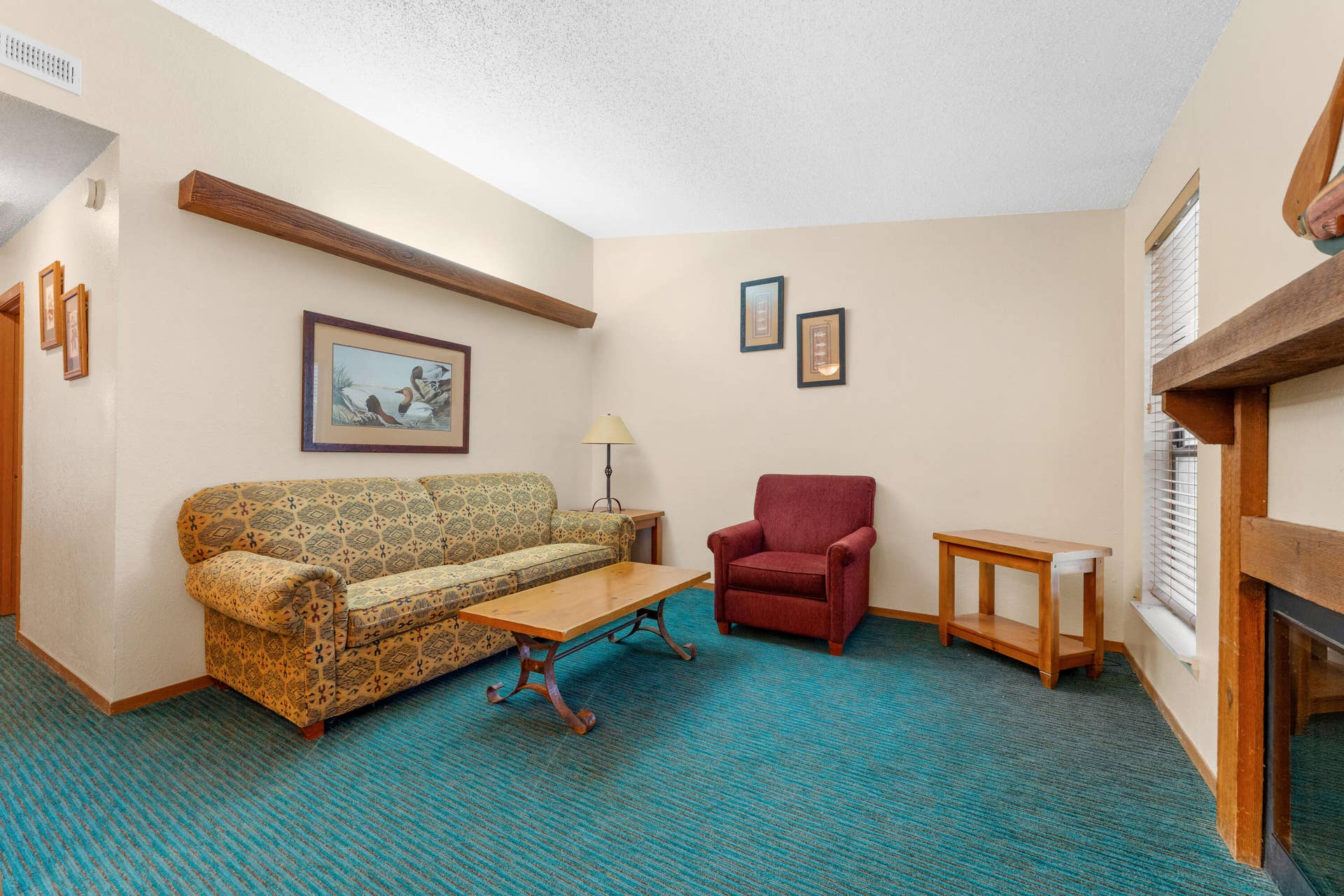 481 Ozark Mountain Resort Drive, #81, Kimberling City, MO 65686 Living Room