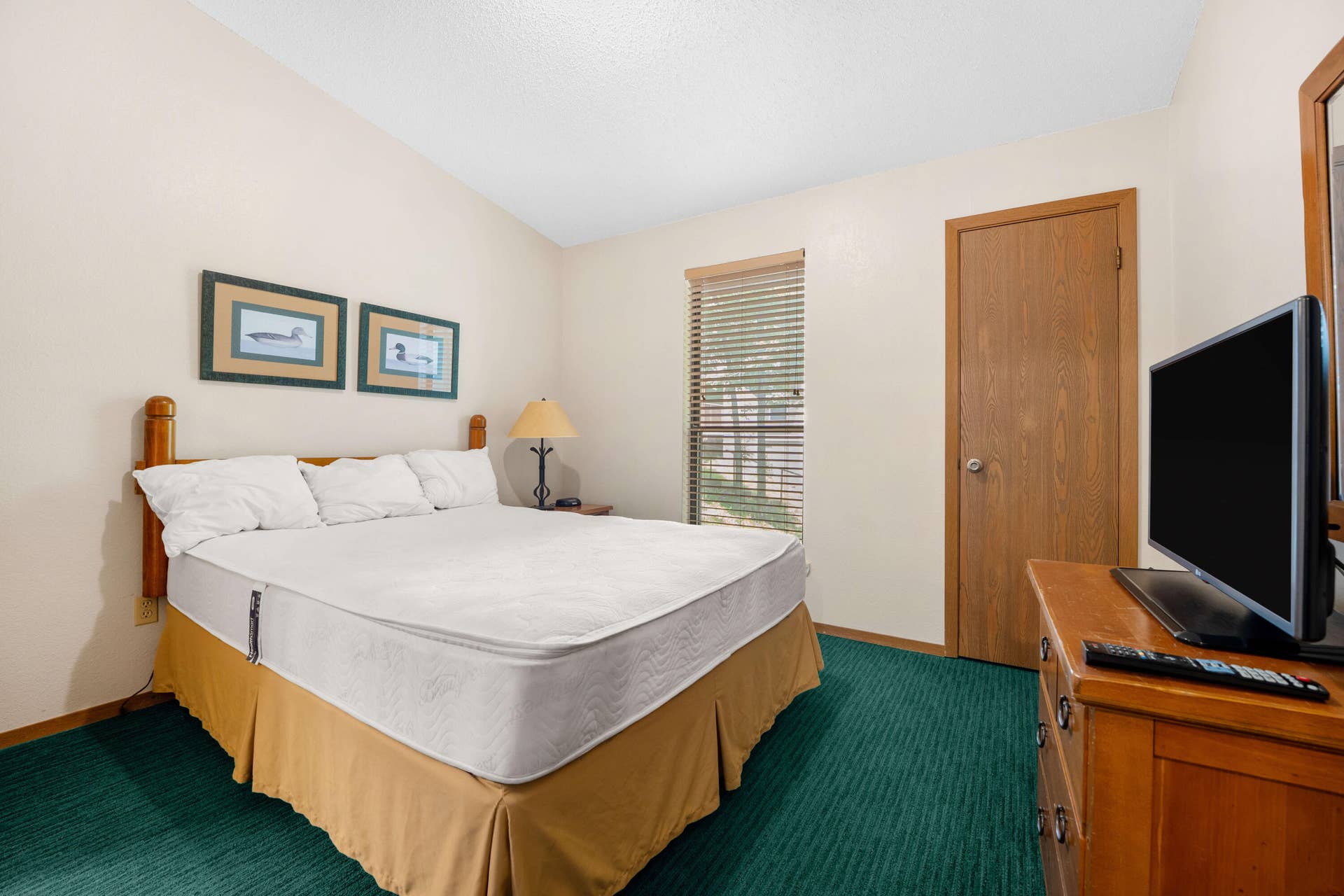 481 Ozark Mountain Resort Drive, #81, Kimberling City, MO 65686 Bedroom