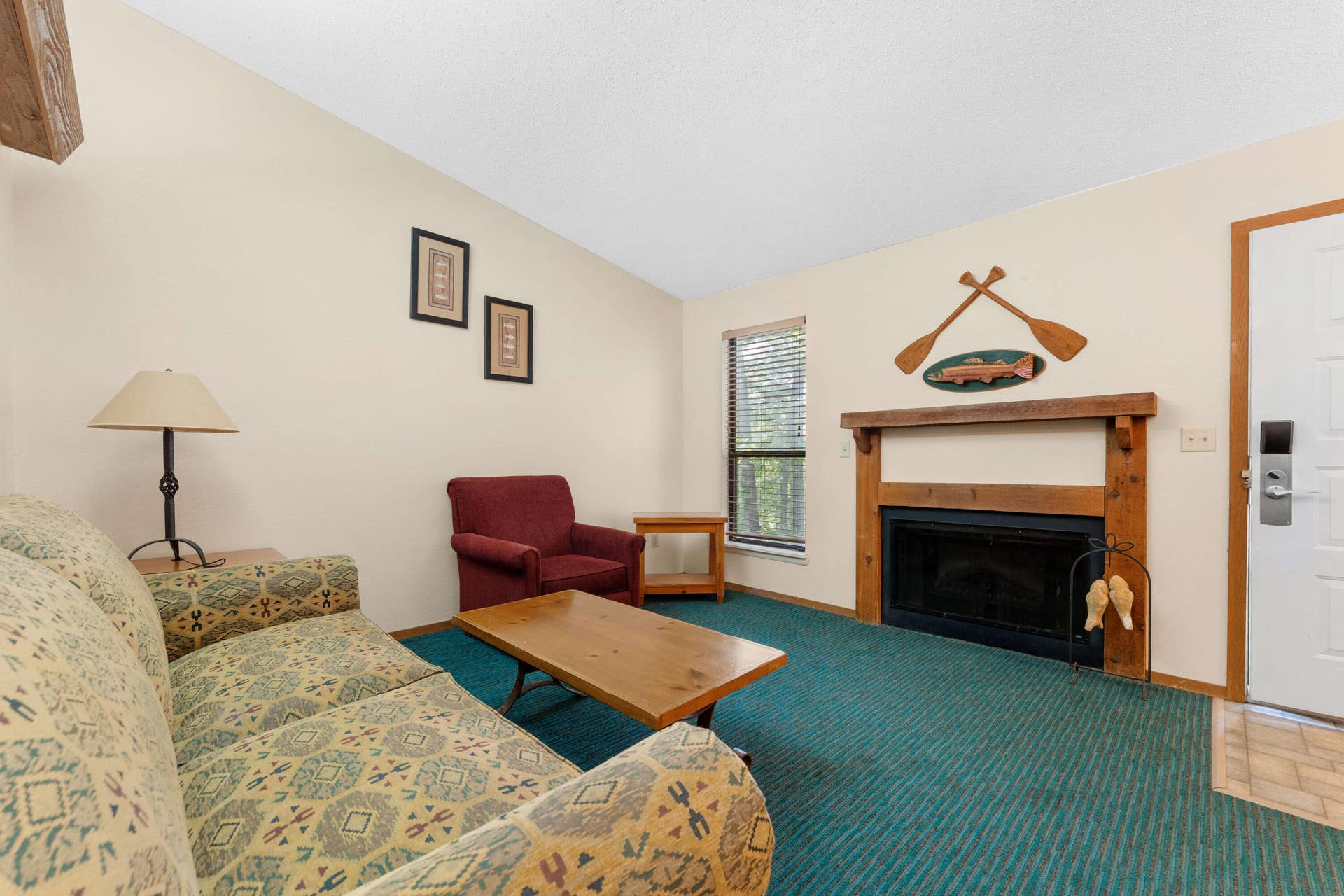 481 Ozark Mountain Resort Drive, #81, Kimberling City, MO 65686 Living Room
