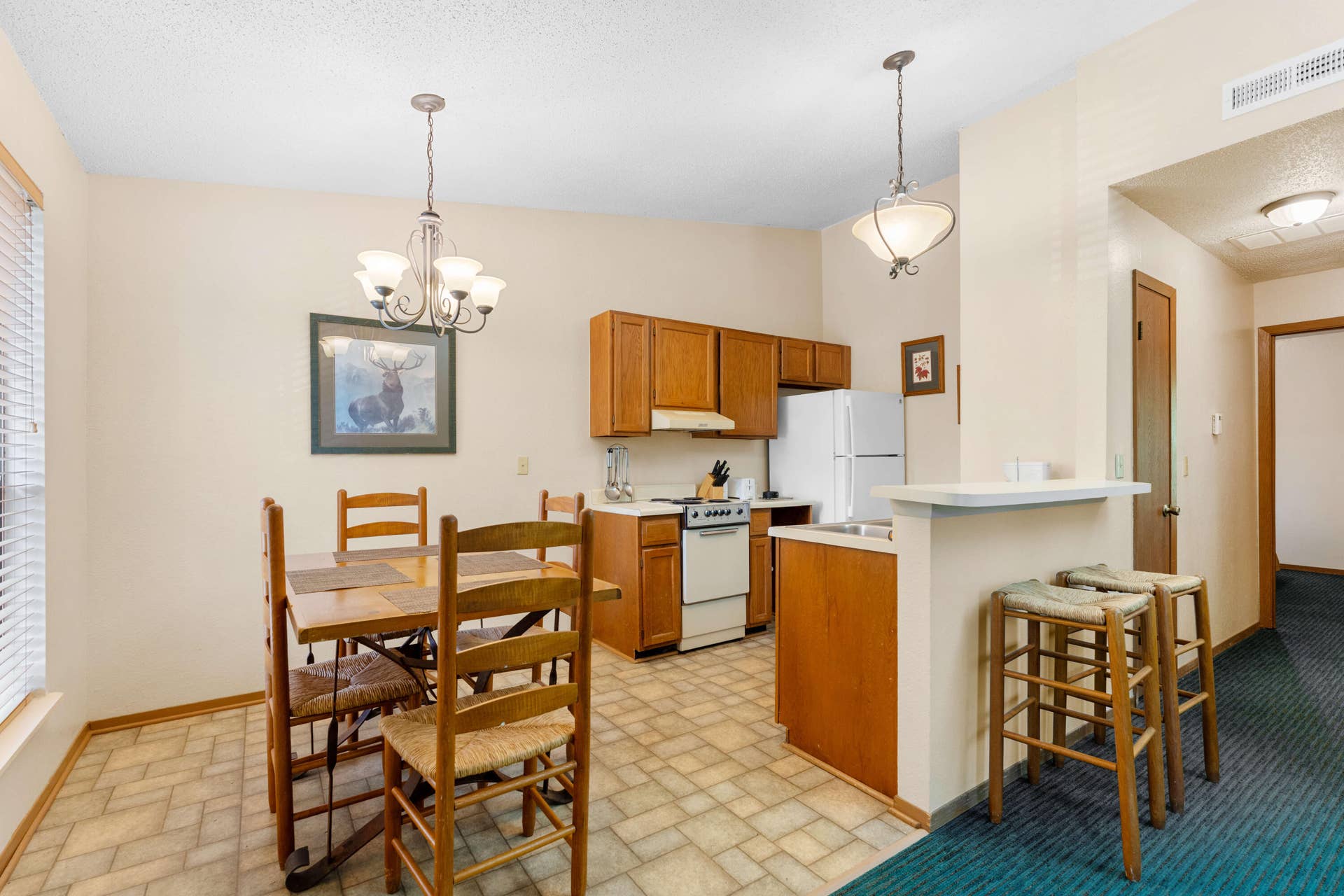 481 Ozark Mountain Resort Drive, #81, Kimberling City, MO 65686 Kitchen and Dining