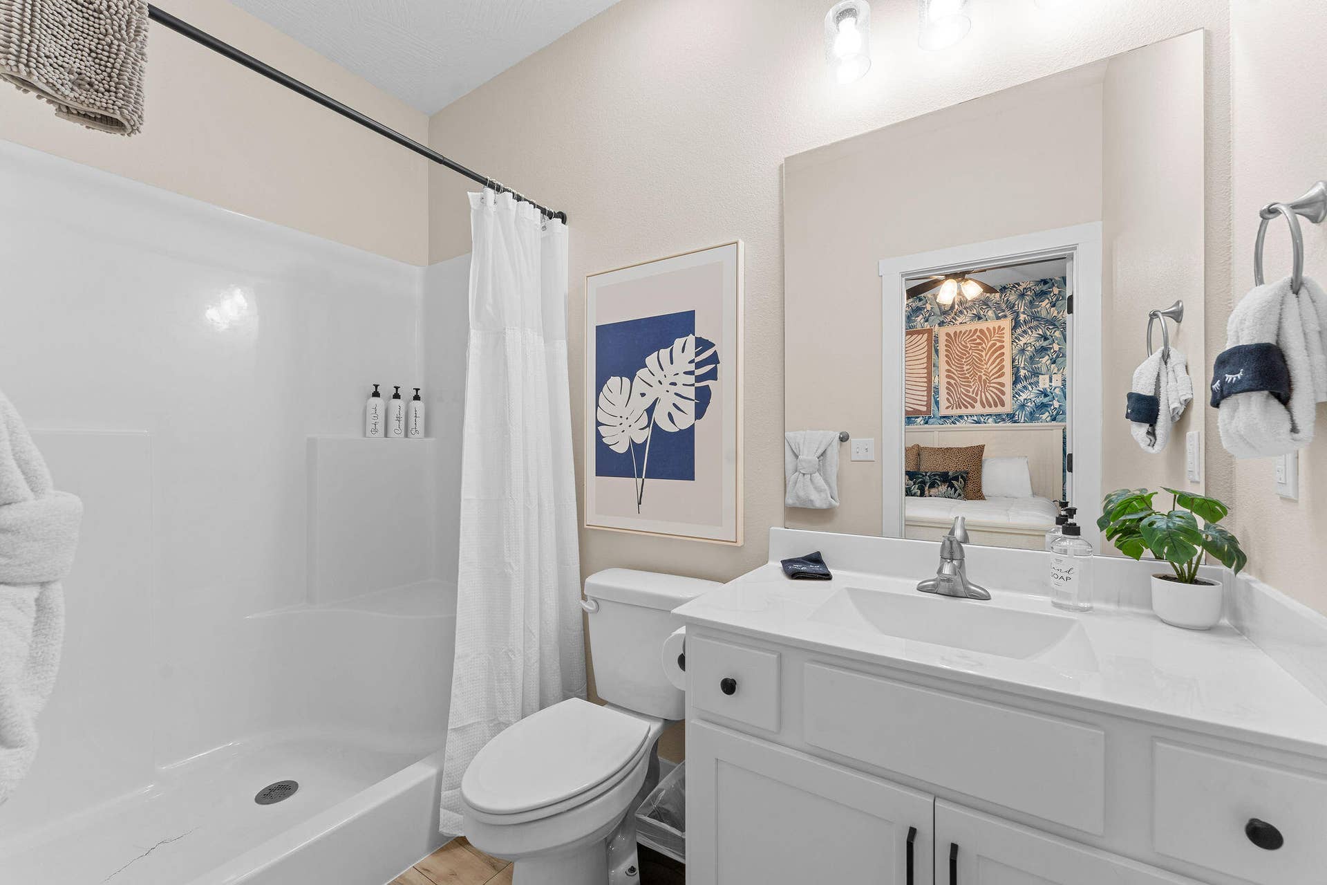 147 Frontier Way, #24, Kimberling City, MO 65686 En-Suite Bedroom