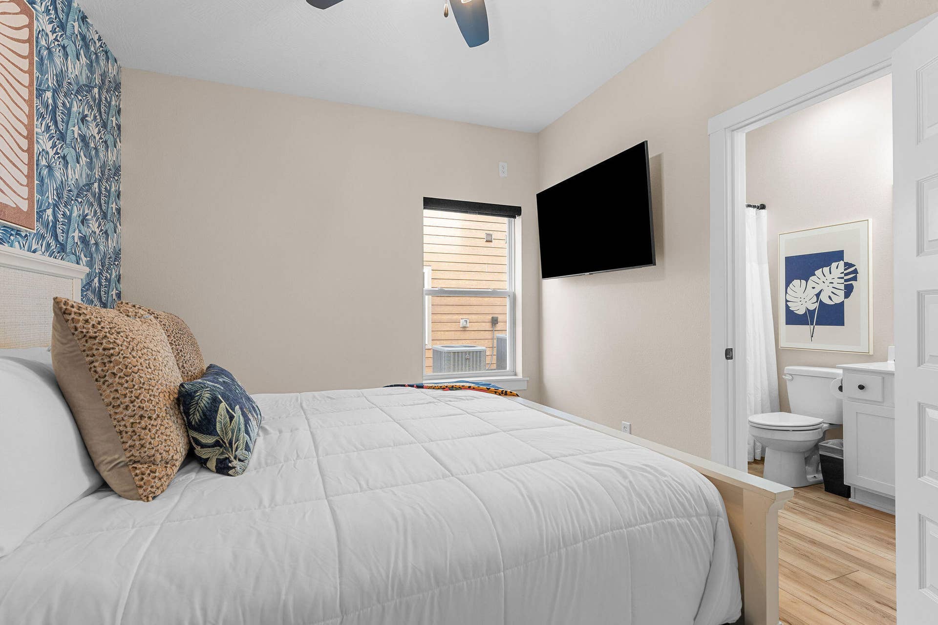 147 Frontier Way, #24, Kimberling City, MO 65686 En-Suite Bedroom