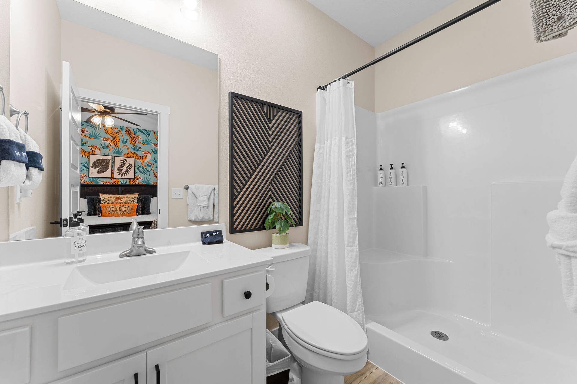 147 Frontier Way, #24, Kimberling City, MO 65686 Fully Furnished, Themed Lodge