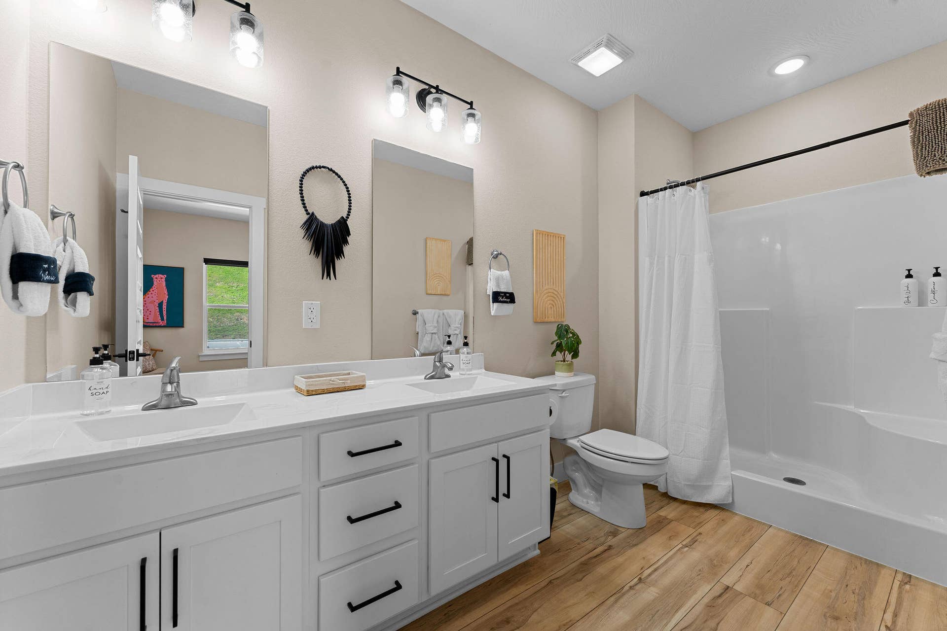 147 Frontier Way, #24, Kimberling City, MO 65686 En-Suite Bedroom